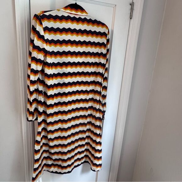 🌀 Tory Burch Silk Shirt Dress – Zigzag Print or Chevron Print – EUC 🌀 - Picture 5 of 5